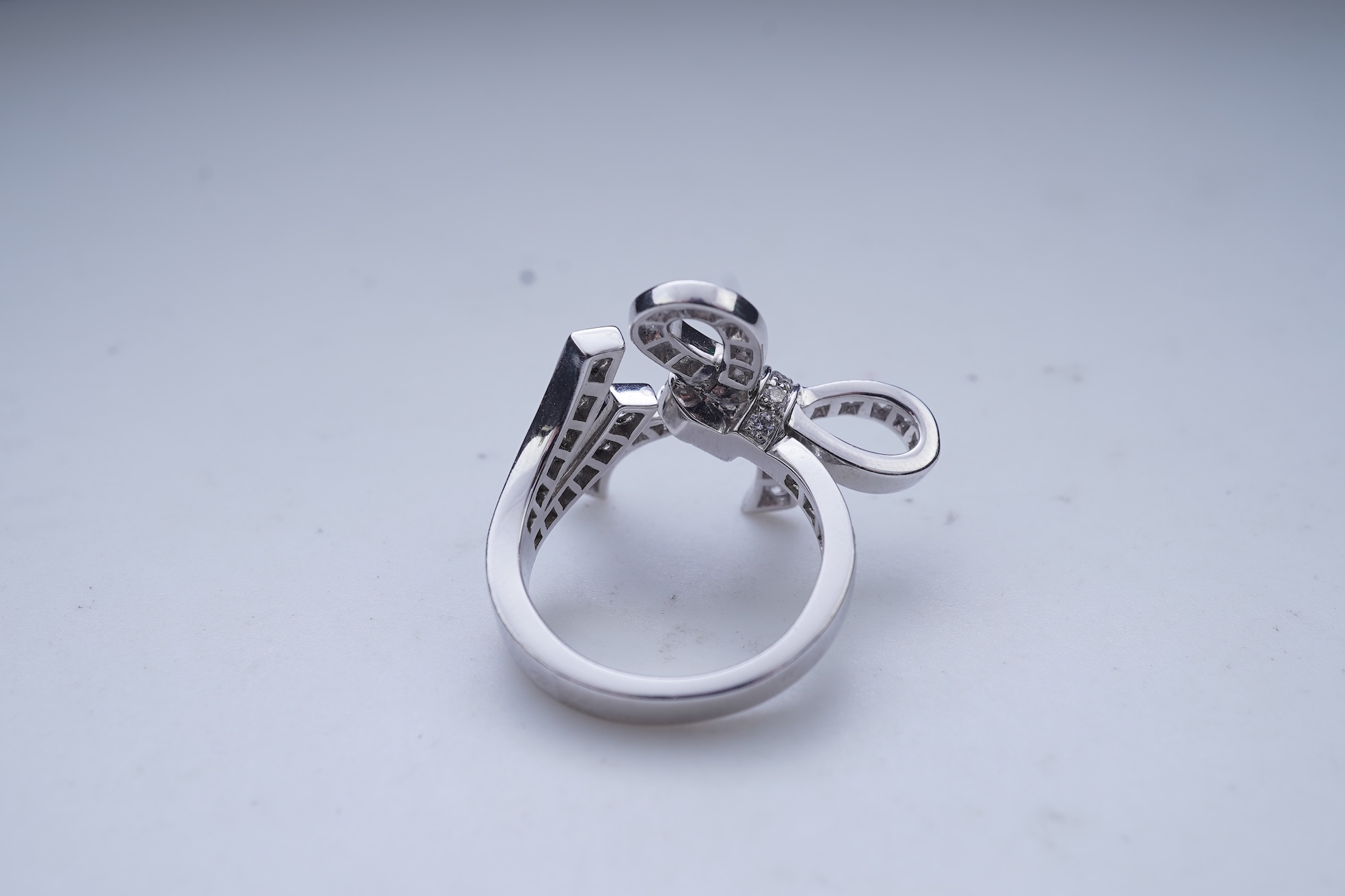 Van Cleef & Arpels, a diamond ring, 'Ruban', circa 2008
